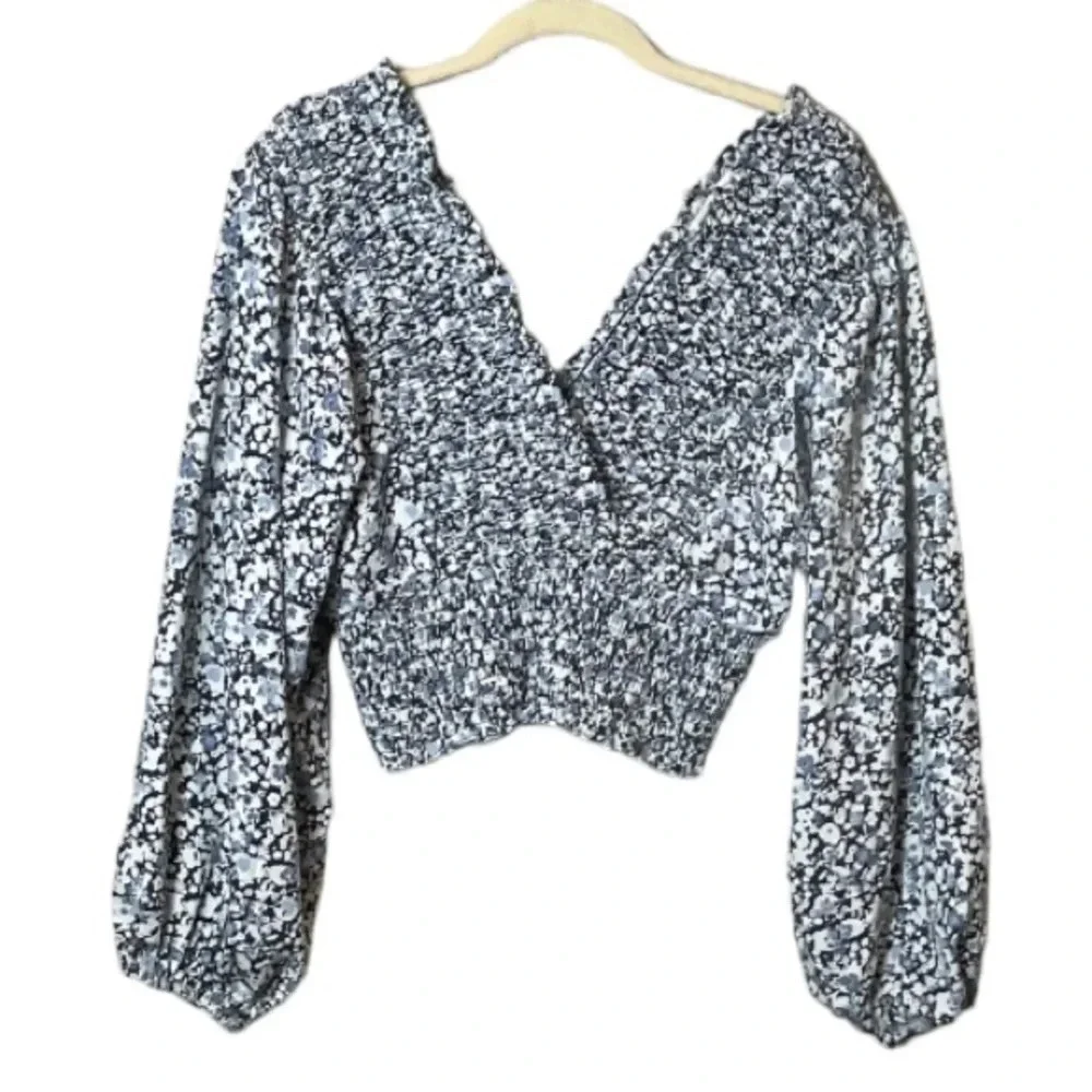 Abercrombie&Fitch Top Womens Medium Floral Smocked Cropped Puff Whimsical Fairy - Picture 3 of 11